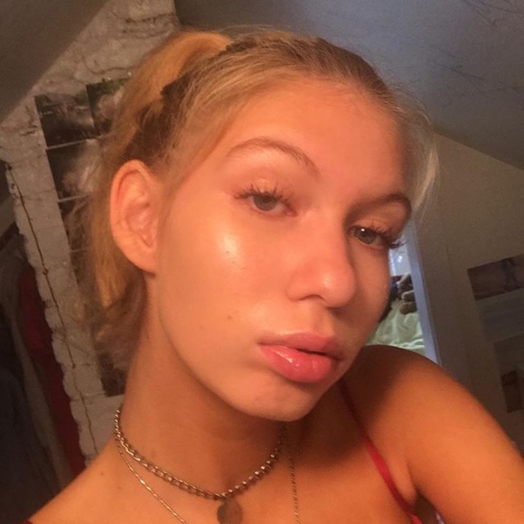 Meet your Posher, Ava - Picture 1 of 1